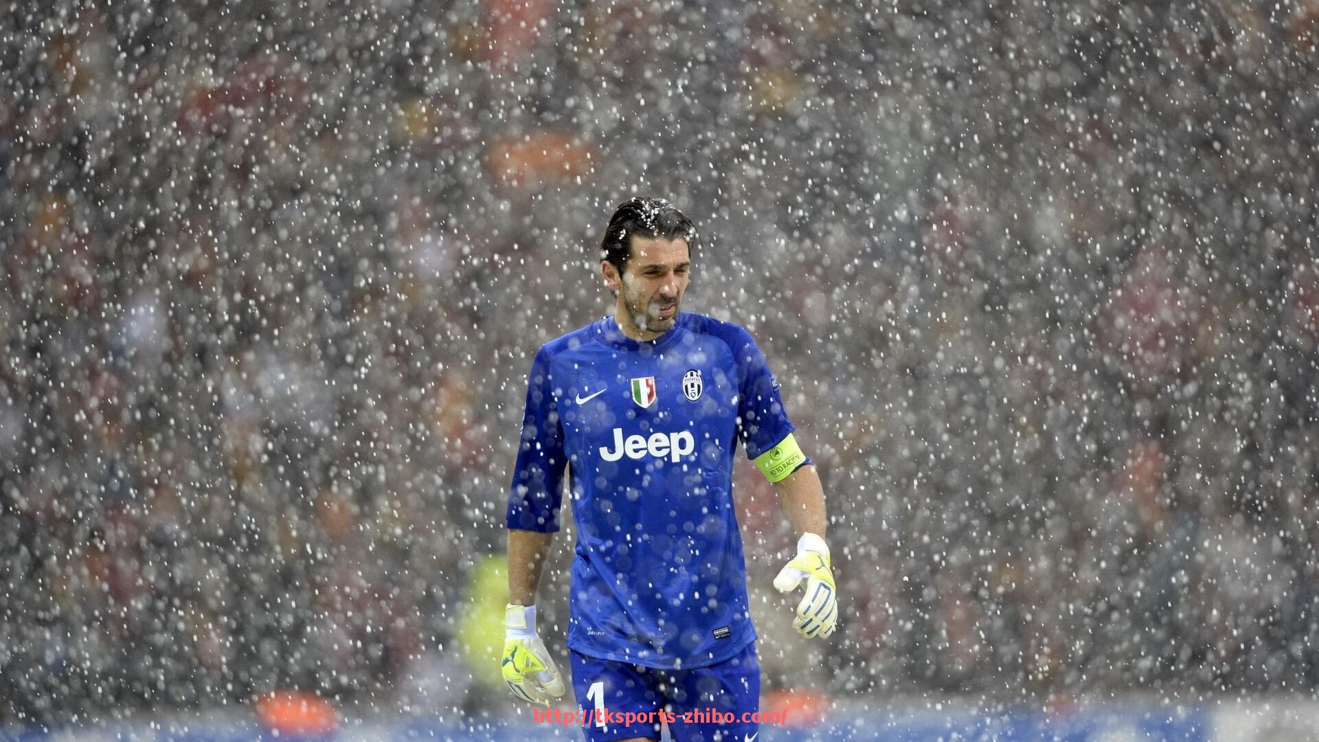 TK体育直播-保持干爽每一分钟：世俱杯球衣吸湿排汗技术解析